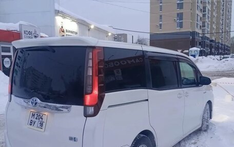 Toyota Noah III, 2015 год, 1 950 000 рублей, 12 фотография