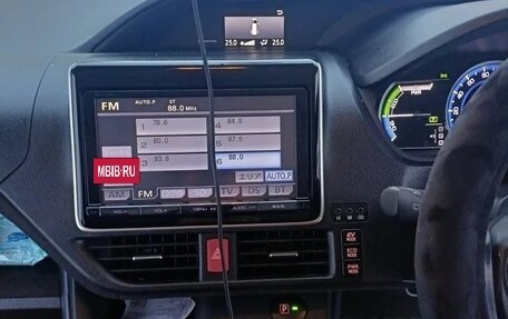 Toyota Noah III, 2015 год, 1 950 000 рублей, 14 фотография