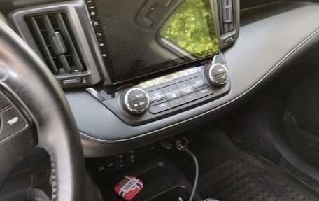 Toyota RAV4, 2018 год, 1 900 000 рублей, 4 фотография