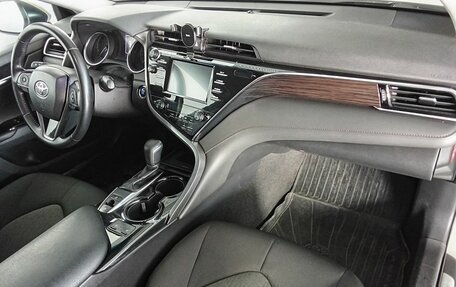 Toyota Camry, 2018 год, 2 348 000 рублей, 10 фотография