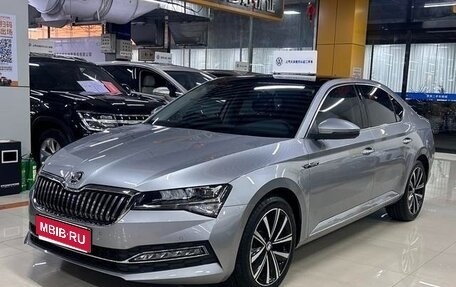 Skoda Superb III рестайлинг, 2024 год, 2 690 000 рублей, 1 фотография