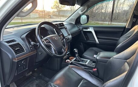 Toyota Land Cruiser Prado 150 рестайлинг 2, 2018 год, 3 900 000 рублей, 10 фотография