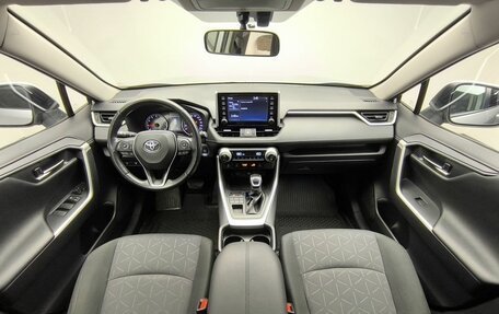 Toyota RAV4, 2020 год, 3 200 000 рублей, 7 фотография