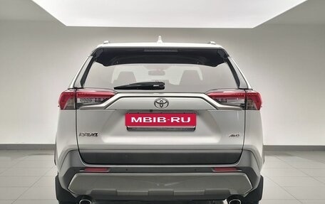 Toyota RAV4, 2020 год, 3 200 000 рублей, 5 фотография