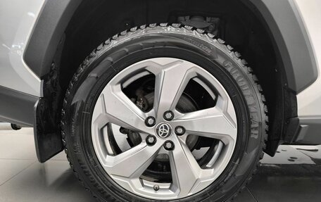 Toyota RAV4, 2020 год, 3 200 000 рублей, 27 фотография