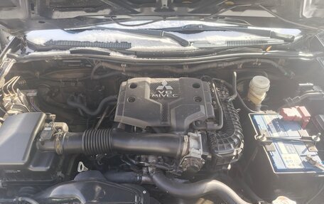 Mitsubishi Pajero Sport II рестайлинг, 2014 год, 2 300 000 рублей, 10 фотография