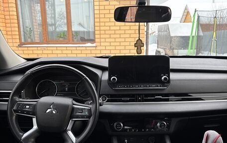 Mitsubishi Outlander, 2021 год, 3 900 000 рублей, 3 фотография