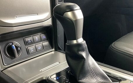 Toyota Land Cruiser Prado 150 рестайлинг 2, 2019 год, 4 800 000 рублей, 5 фотография