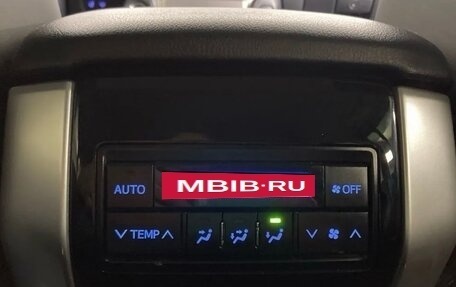 Toyota Land Cruiser Prado 150 рестайлинг 2, 2019 год, 4 800 000 рублей, 10 фотография