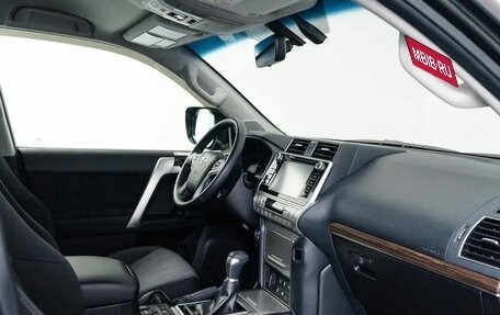 Toyota Land Cruiser Prado 150 рестайлинг 2, 2019 год, 4 800 000 рублей, 7 фотография