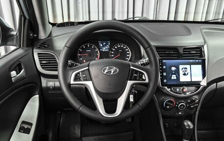 Hyundai Solaris II рестайлинг, 2011 год, 879 000 рублей, 13 фотография