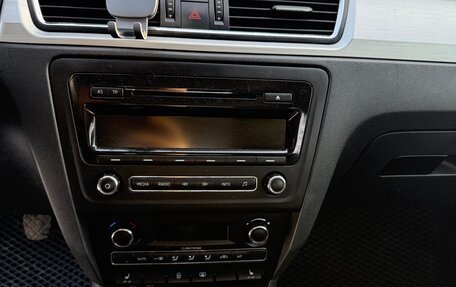 Skoda Rapid I, 2015 год, 900 000 рублей, 21 фотография