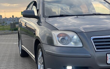 Toyota Avensis III рестайлинг, 2004 год, 699 000 рублей, 2 фотография