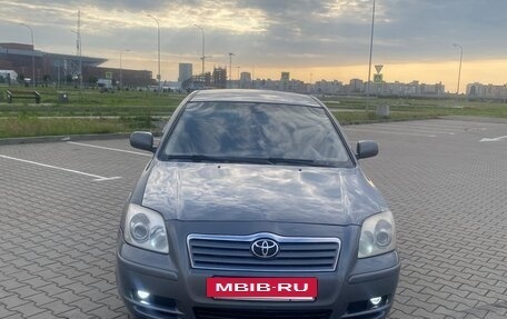Toyota Avensis III рестайлинг, 2004 год, 699 000 рублей, 5 фотография