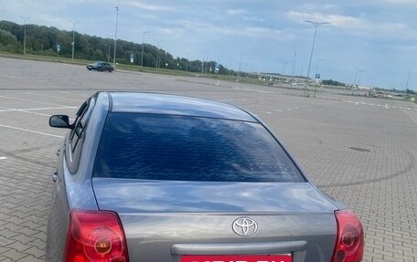 Toyota Avensis III рестайлинг, 2004 год, 699 000 рублей, 10 фотография