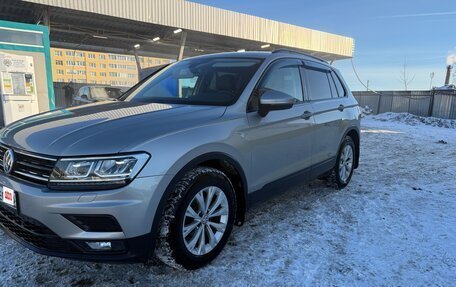 Volkswagen Tiguan II, 2019 год, 2 400 000 рублей, 2 фотография