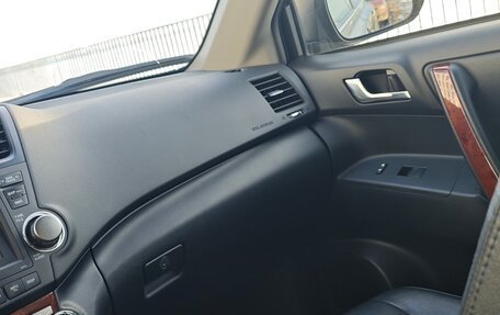 Toyota Highlander III, 2013 год, 1 800 000 рублей, 6 фотография