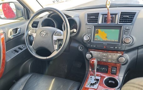 Toyota Highlander III, 2013 год, 1 800 000 рублей, 7 фотография