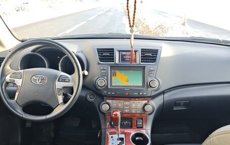 Toyota Highlander III, 2013 год, 1 800 000 рублей, 11 фотография