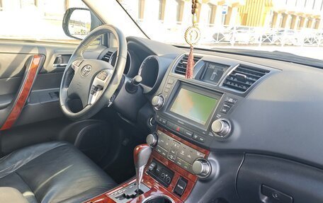 Toyota Highlander III, 2013 год, 1 800 000 рублей, 19 фотография