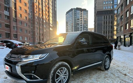 Mitsubishi Outlander III рестайлинг 3, 2016 год, 2 198 000 рублей, 2 фотография