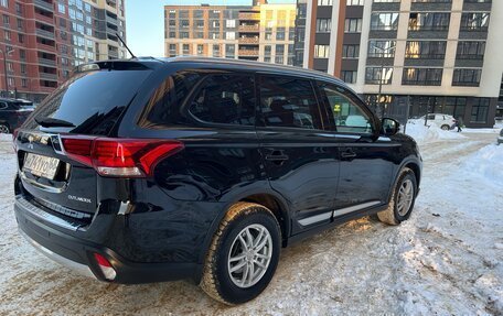 Mitsubishi Outlander III рестайлинг 3, 2016 год, 2 198 000 рублей, 8 фотография