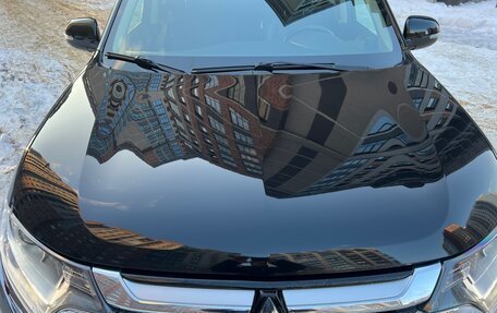 Mitsubishi Outlander III рестайлинг 3, 2016 год, 2 198 000 рублей, 4 фотография