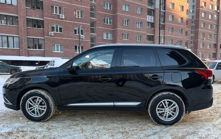 Mitsubishi Outlander III рестайлинг 3, 2016 год, 2 198 000 рублей, 12 фотография