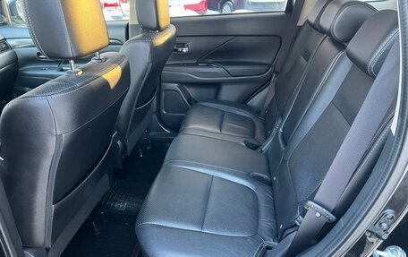 Mitsubishi Outlander III рестайлинг 3, 2016 год, 2 198 000 рублей, 17 фотография