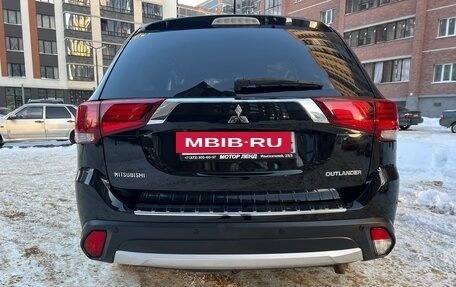 Mitsubishi Outlander III рестайлинг 3, 2016 год, 2 198 000 рублей, 9 фотография