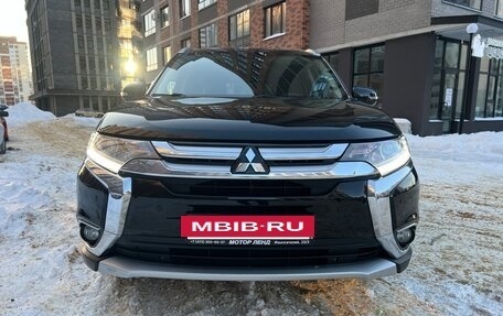 Mitsubishi Outlander III рестайлинг 3, 2016 год, 2 198 000 рублей, 6 фотография