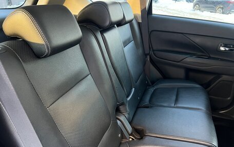 Mitsubishi Outlander III рестайлинг 3, 2016 год, 2 198 000 рублей, 23 фотография