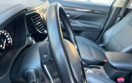 Mitsubishi Outlander III рестайлинг 3, 2016 год, 2 198 000 рублей, 27 фотография