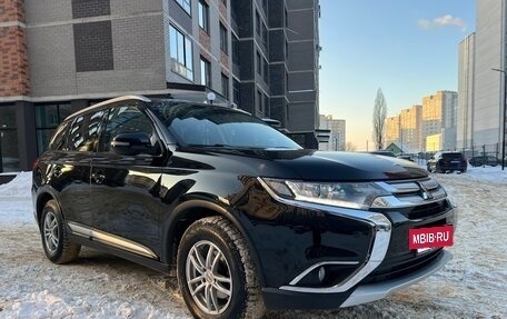 Mitsubishi Outlander III рестайлинг 3, 2016 год, 2 198 000 рублей, 7 фотография