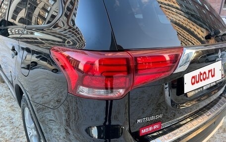 Mitsubishi Outlander III рестайлинг 3, 2016 год, 2 198 000 рублей, 13 фотография