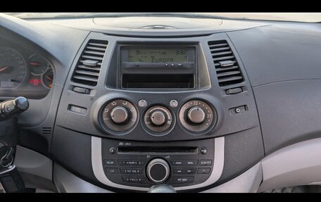 Mitsubishi Grandis, 2008 год, 690 000 рублей, 8 фотография