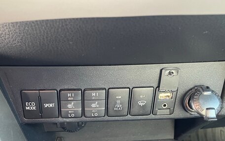 Toyota RAV4, 2013 год, 1 880 000 рублей, 24 фотография