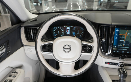 Volvo XC60 II, 2018 год, 3 990 000 рублей, 10 фотография