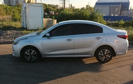 KIA Rio IV, 2018 год, 1 385 000 рублей, 3 фотография