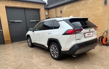 Toyota RAV4, 2020 год, 3 650 000 рублей, 5 фотография