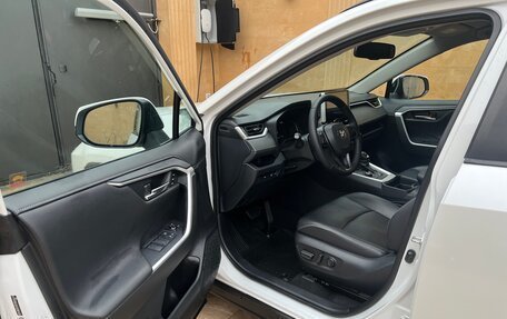 Toyota RAV4, 2020 год, 3 650 000 рублей, 6 фотография