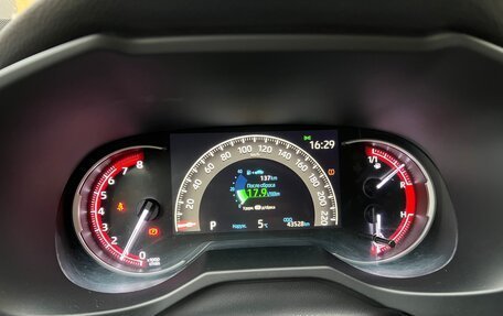 Toyota RAV4, 2020 год, 3 650 000 рублей, 9 фотография