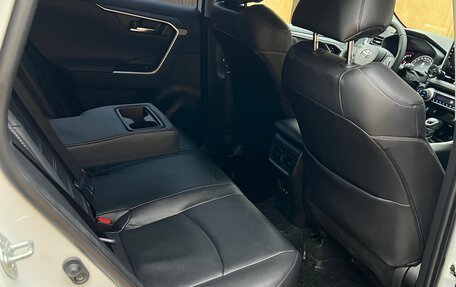 Toyota RAV4, 2020 год, 3 650 000 рублей, 11 фотография