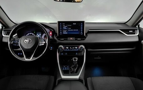 Toyota RAV4, 2020 год, 3 188 000 рублей, 12 фотография