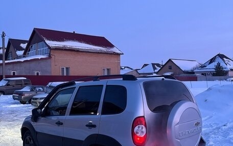 Chevrolet Niva I рестайлинг, 2019 год, 915 000 рублей, 7 фотография