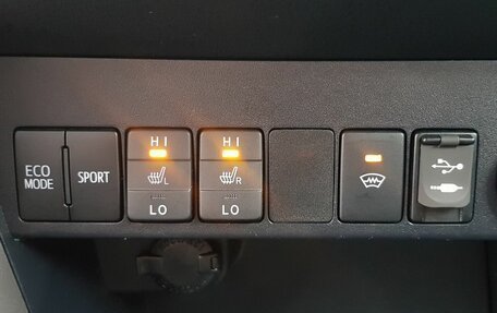 Toyota RAV4, 2018 год, 2 595 000 рублей, 15 фотография