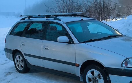 Toyota Avensis III рестайлинг, 2001 год, 350 000 рублей, 1 фотография