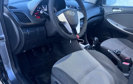 Hyundai Solaris II рестайлинг, 2011 год, 650 000 рублей, 12 фотография