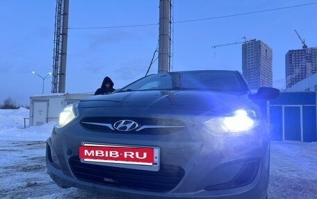 Hyundai Solaris II рестайлинг, 2011 год, 650 000 рублей, 4 фотография