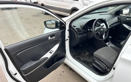 Hyundai Solaris II рестайлинг, 2013 год, 800 000 рублей, 5 фотография